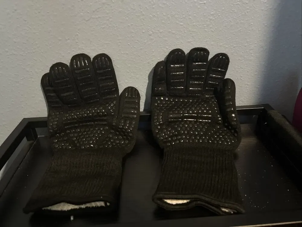 Heat Resistant Gloves - Bbq, Grill, Oven, Camping, New In Open Box 660 Degrees